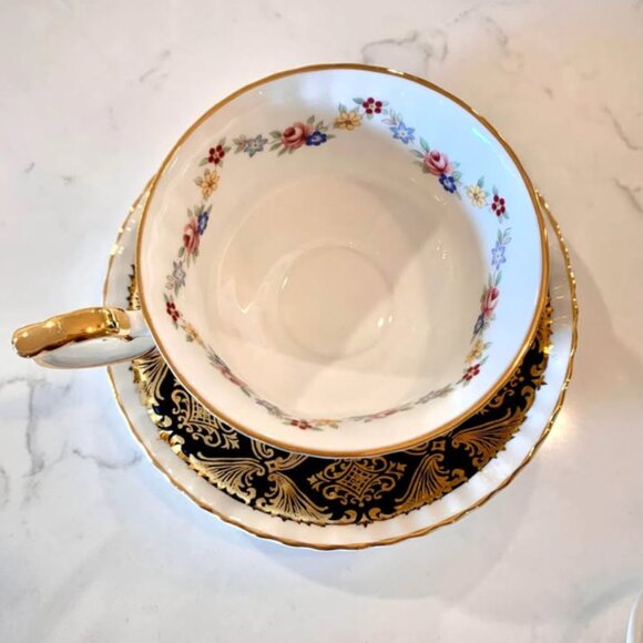 Vintage warranted Paragon “Pembroke” black floral teacup 👑 - Picture 3 of 6